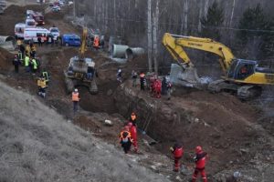 Boru d&ouml;şerken toprak altında kalan 3 iş&ccedil;i &ouml;ld&uuml;
