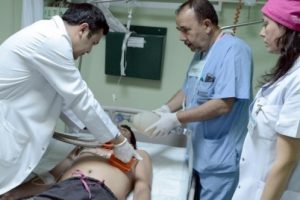 Kalbi duran teknisyeni, 90 dakika sonra hayata d&ouml;nd&uuml;rd&uuml;ler