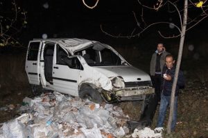 Kamyonet şarampole yuvarlandı: 4 yaralı