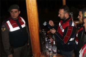 Jandarmadan yeni yıl &ouml;ncesi sahte alkol denetimi