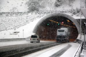 Bolu Dağı'nda kar ulaşımı yavaşlattı