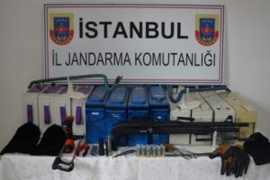 Baz istasyonu fareleri yakalandı