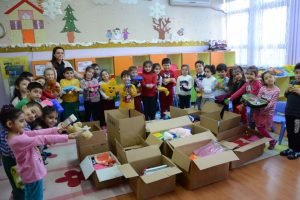 Bursalı miniklerden Muş'taki arkadaşlarına yılbaşı s&uuml;rprizi