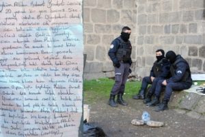 Diyarbakırlı kızdan polisleri duygulandıran mektup