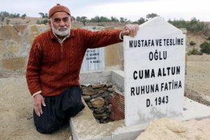 Kahramanmaraşlı duvar ustası &ouml;lmeden arazisine mezarını yaptı