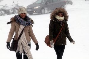 Bursa Uludağ'da kar başladı, işletmecilerin y&uuml;z&uuml; g&uuml;ld&uuml;