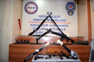 Niğde'de silah ka&ccedil;ak&ccedil;ılığı operasyonu: 20 g&ouml;zaltı