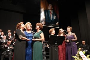 Bursa'da Sevgi ve Kardeşlik Korosu'ndan unutulmaz yıl sonu konser