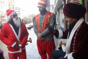 Noel Baba'ya Kelime-i Şehadet getirttiler
