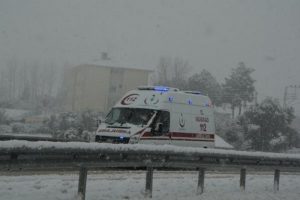Sinop'ta kar 140 k&ouml;y yolunu kapattı