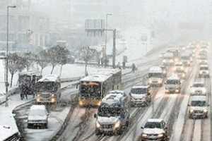 İstanbul'da y&uuml;ksek yerler beyaza b&uuml;r&uuml;nd&uuml;
