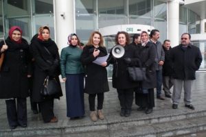 Memur kadınlardan, işkenceci &uuml;vey anneye tepki