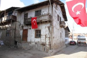 Şehidin babasından tepki: Evimi cumhurbaşkanı mı yapacaktı?