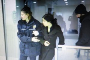 M&uuml;hendis cinayetinde eş ile katil zanlısı adliyeye sevk edildi