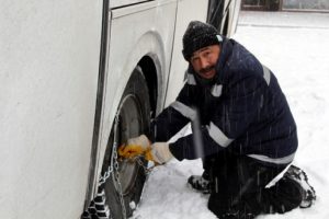Bursa Uludağ yolunda zincircilerin mesaisi başladı