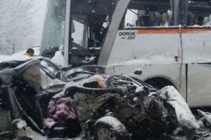 TEM'de Kocaeli-İstanbul karayolu tek şeritten ulaşıma a&ccedil;ıldı