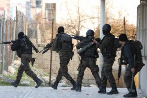 Sur'daki b&uuml;y&uuml;k tehlike: Kadın sniperler ve do&ccedil;ka