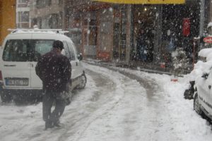 Bursa'yı kar vurdu! &Ccedil;ok sayıda k&ouml;y yolu kapandı!