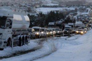 İstanbul-İzmir karayolu ulaşıma kapatıldı