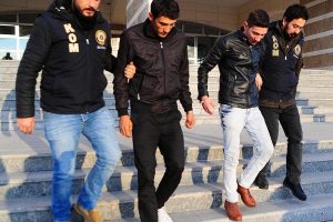 Uşak polisi uyuşturucuya ge&ccedil;it vermedi