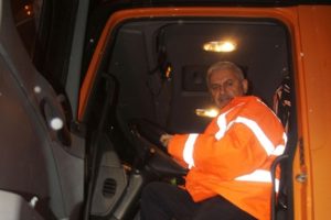 Bakan Yıldırım direksiyon başına ge&ccedil;ti
