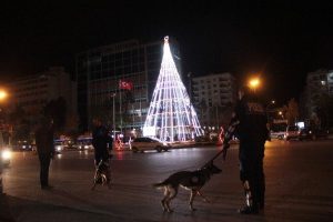 Polisin kutlamalar i&ccedil;in &ouml;nlem aldığı meydana bir kişi bile gelmedi