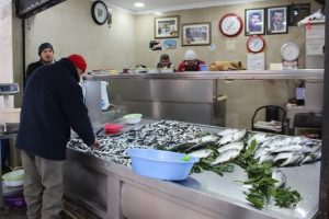 Kar yağışı balık&ccedil;ı esnafını vurdu