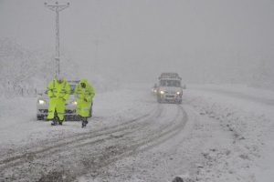 Zonguldak'ta 80 k&ouml;ye ulaşım sağlanamıyor