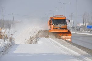 Bursa'da kapanan yollara anında m&uuml;dahale
