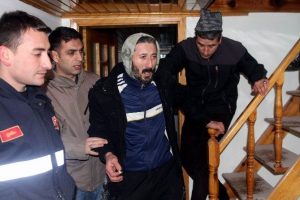 Bursa'da intihar etmek i&ccedil;in &ccedil;ıktığı &ccedil;atıdan &uuml;ş&uuml;d&uuml;ğ&uuml; i&ccedil;in inemedi