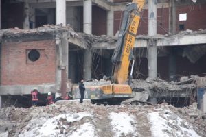 Kep&ccedil;e operat&ouml;r&uuml; enkaz altında can verdi