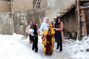 Hamile kadına 6 saatlik yol a&ccedil;ma &ccedil;alışması sonrası ulaşıldı