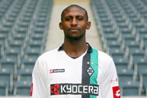 &Uuml;nl&uuml; futbolcu &ouml;l&uuml; bulundu