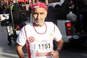 82 yaşında maratona katıldı