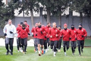 Galatasaray yılın ilk antrenmanına &ccedil;ıktı