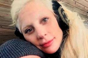Gaga'dan yeni yılın ilk aşk pozu...