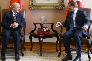 Başbakan Davutoğlu yeni anayasa i&ccedil;in Bah&ccedil;eli ile g&ouml;r&uuml;şecek