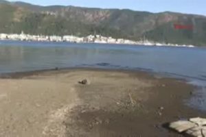Korkutan manzara! Deniz 10 metre &ccedil;ekildi...