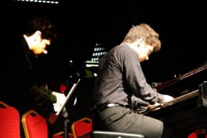 Bursa'da yaşayan gen&ccedil; m&uuml;zik dahisine Rusya'dan vize engeli