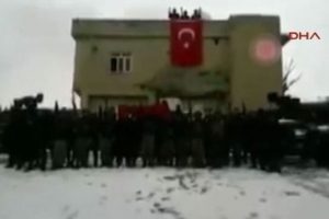 Zap Meydanı'nda T&uuml;rk bayrağı ve İstiklal Marşı