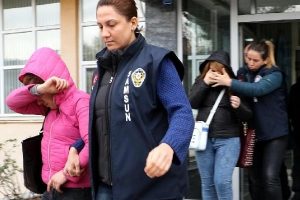 Samsun'da arkadaştan altın gasbına 2 g&ouml;zaltı
