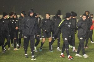 Akhisar Belediyespor ikinci yarı hazırlıklarına 10 eksikle başladı