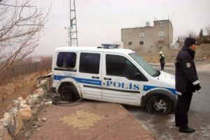 Adıyaman'da polis ekipleri &ouml;l&uuml;mden d&ouml;nd&uuml;