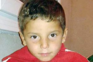 Aşiret &uuml;yeleri, d&uuml;ğ&uuml;nde kaybolan &ccedil;ocuğu arıyor