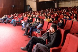Anadolu'dan b&uuml;y&uuml;k şehirlere g&ouml;&ccedil; Bursa'da tiyatro sahnesine taşındı