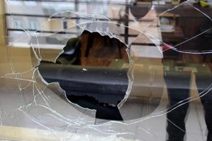 Diyarbakır Barosu Genel Sekreteri'nin &ccedil;alışma odasına kurşun