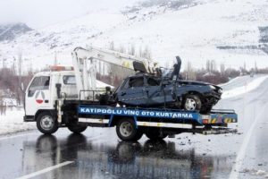 Sandıklı'da 2 otomobil &ccedil;arpıştı: 1 &ouml;l&uuml;, 2 yaralı