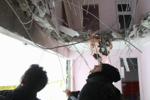 Kalorifer kazanı &ouml;ğretmenin &ouml;ld&uuml;rd&uuml;