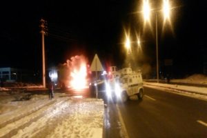Ter&ouml;ristler otob&uuml;s&uuml; b&ouml;yle ateşe verdi