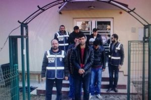 &Ccedil;eşme'de 7 insan ka&ccedil;ak&ccedil;ısı tutuklandı